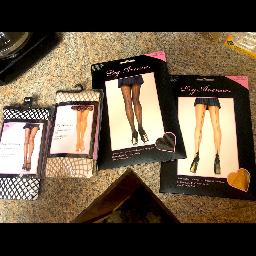 Leg Avenue Plus size hosiery set